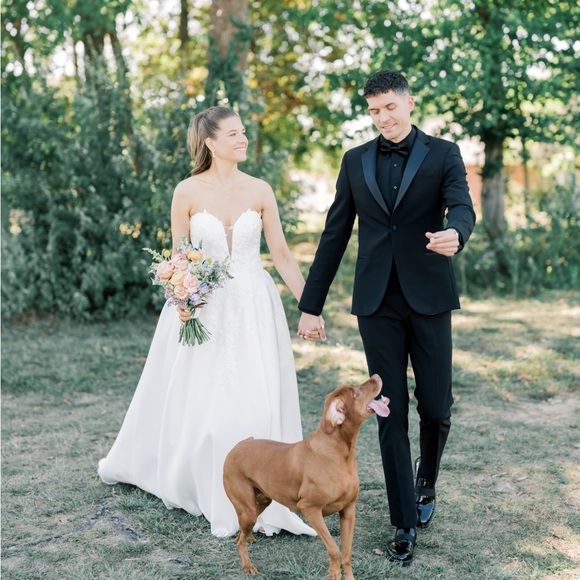 Wedding dress - Picture 2 of 6